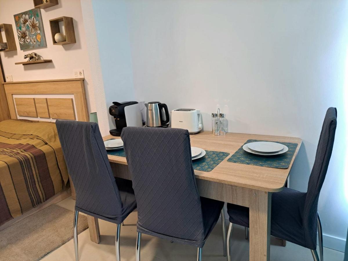 Apartamento Comfortable Studio With Sea View Benidorm Exterior foto